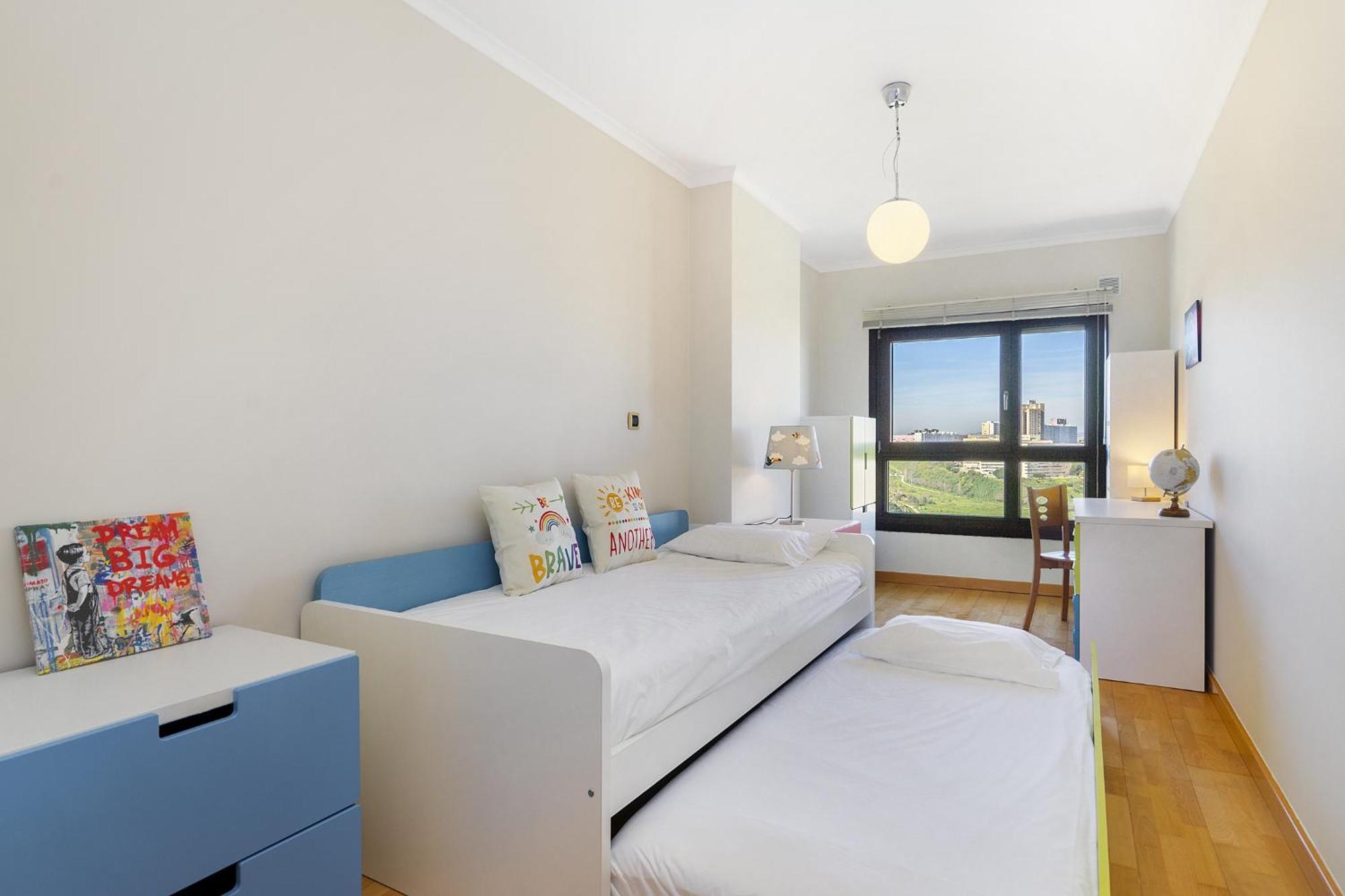 Apartment Spacious 2br With Free Parking In By Soulplaces *