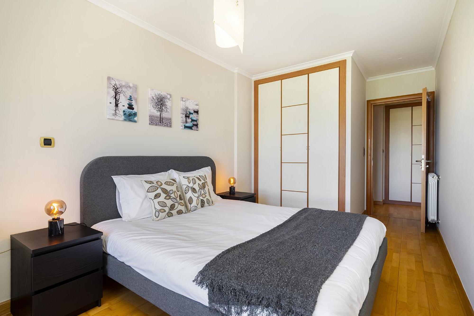 Spacious 2br With Free Parking In By Soulplaces Apartment *